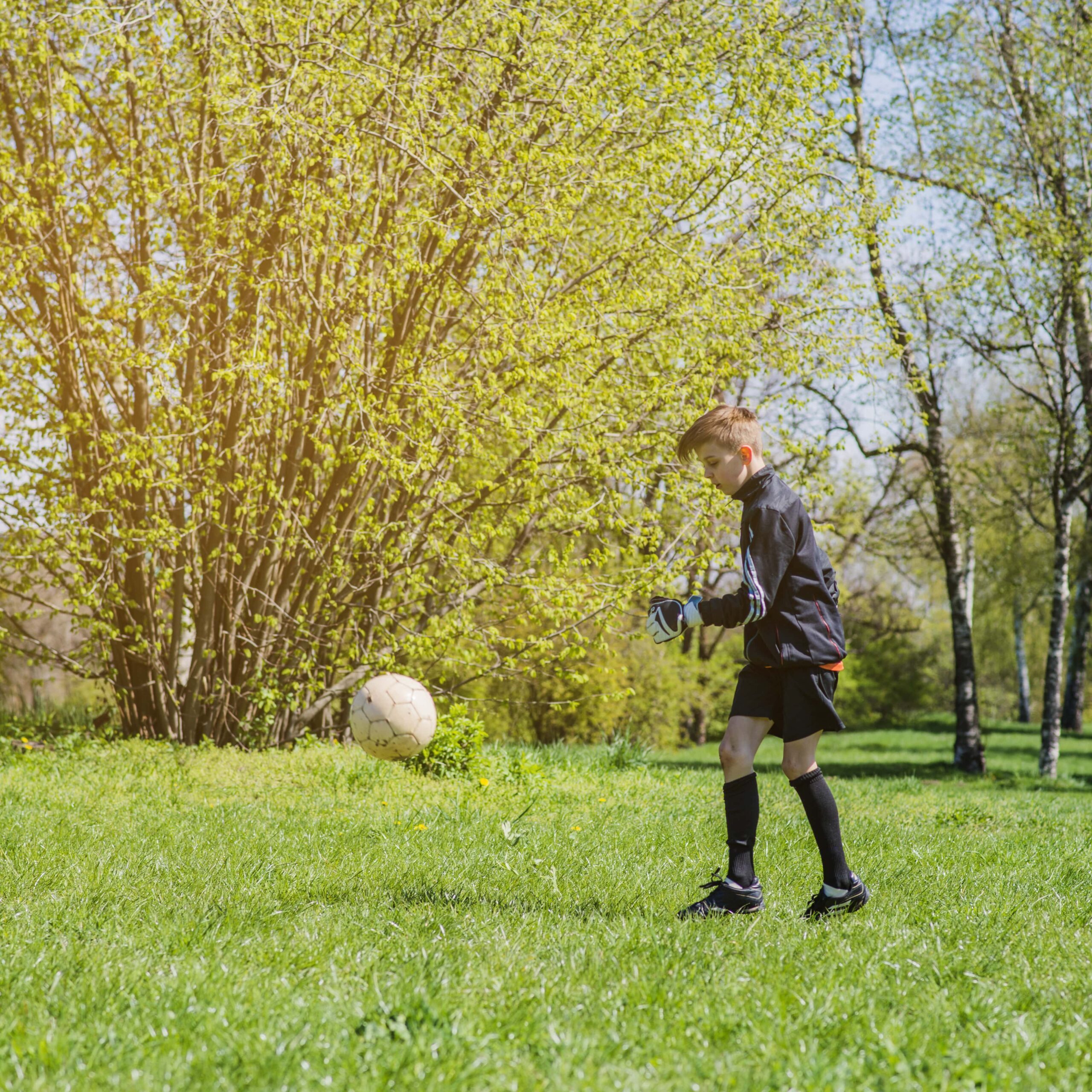 concentrated boy playing soccer min scaled 1