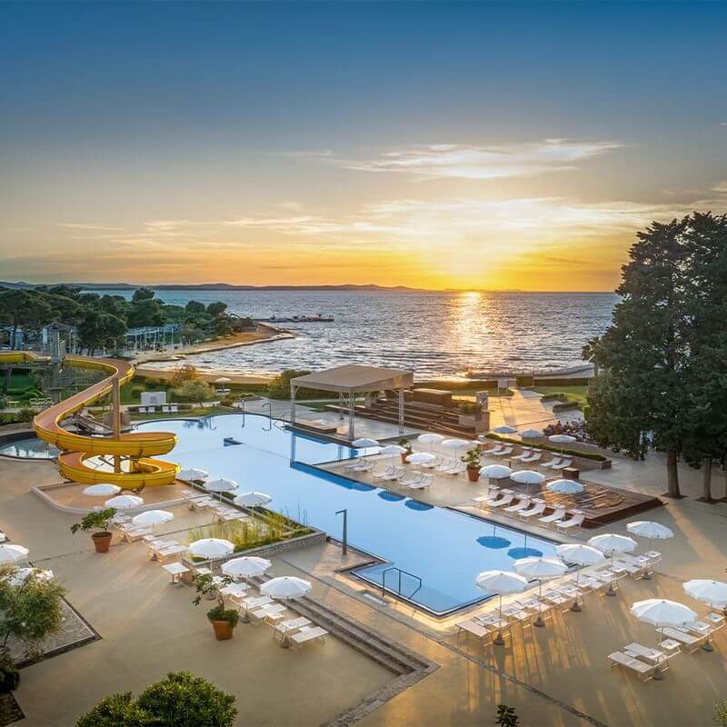 falkensteiner funimation borik pool sonnenuntergang 980x980 1